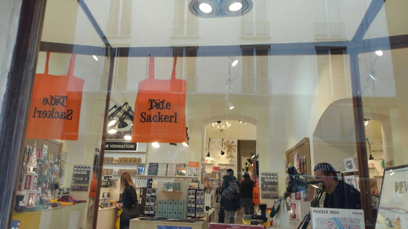 (c) Luisa Lutter | 1000things Sackerl vs Tüte