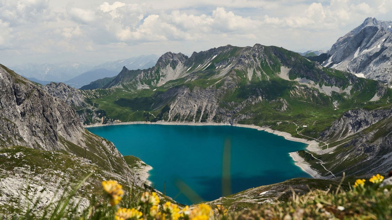https://pixabay.com/de/photos/l%C3%BCnersee-wandern-landschaft-berge-4356926/ Bergseewanderungen