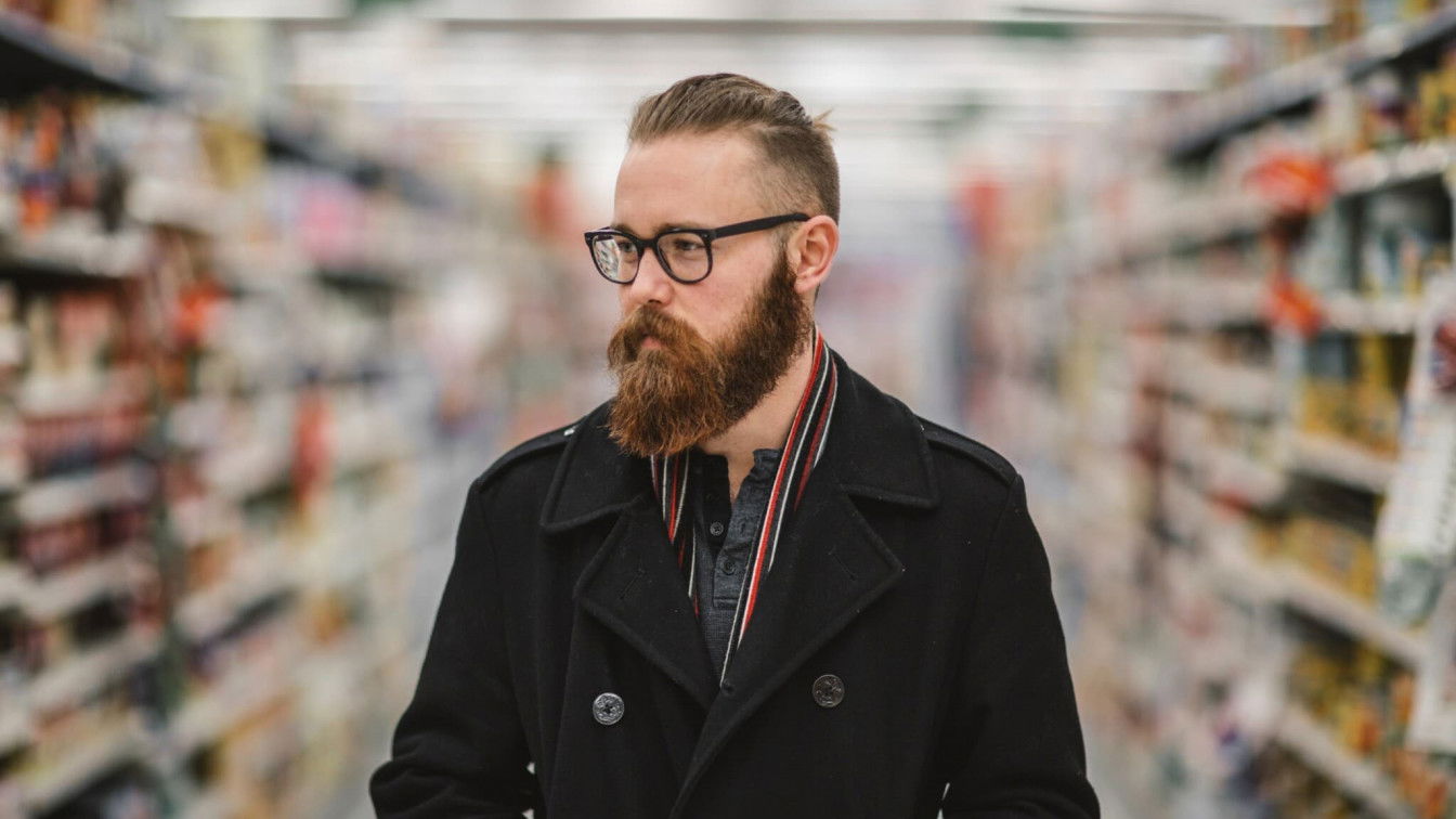 (c) Unsplash Hipster im Supermarkt