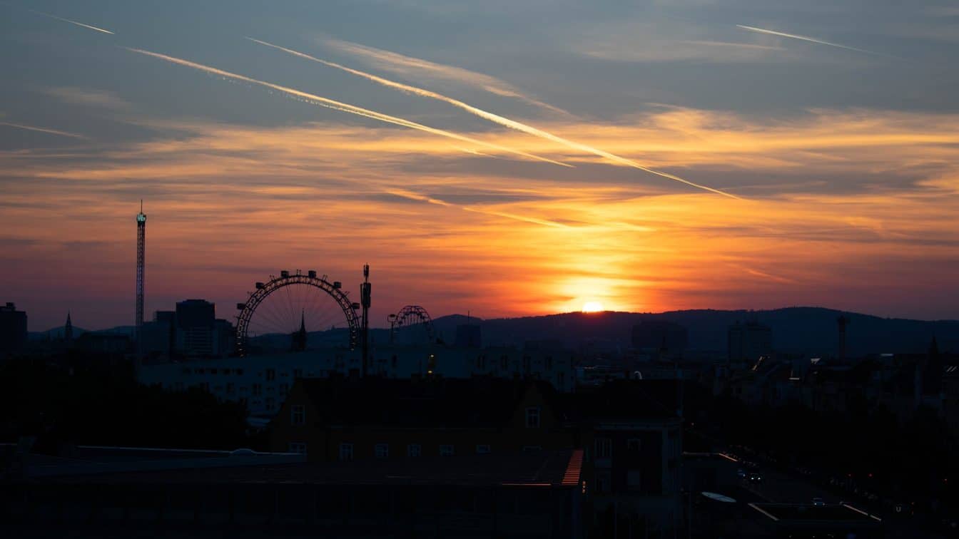 https://pixabay.com/de/photos/wien-%c3%b6sterreich-riesenrad-prater-3684837/ Wien