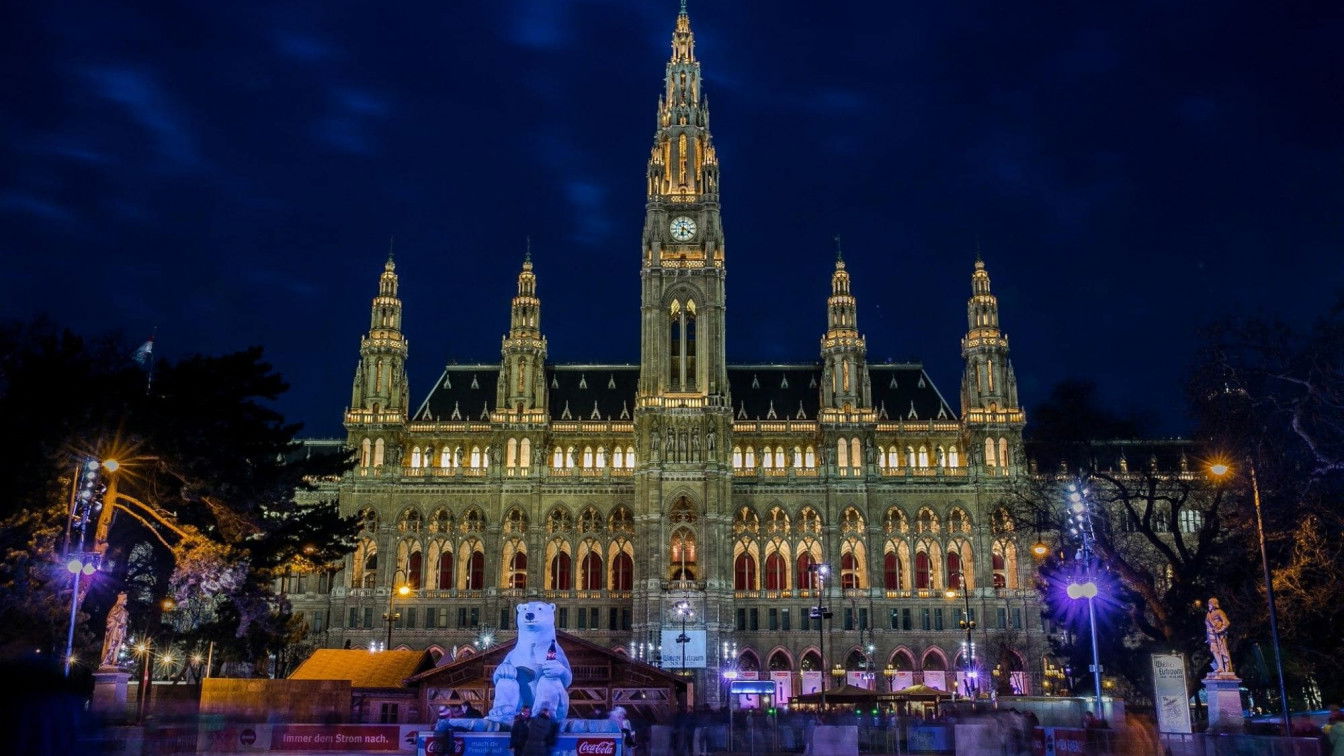 https://pixabay.com/de/photos/rathaus-wien-rathausplatz-1332069/ Rathausplatz