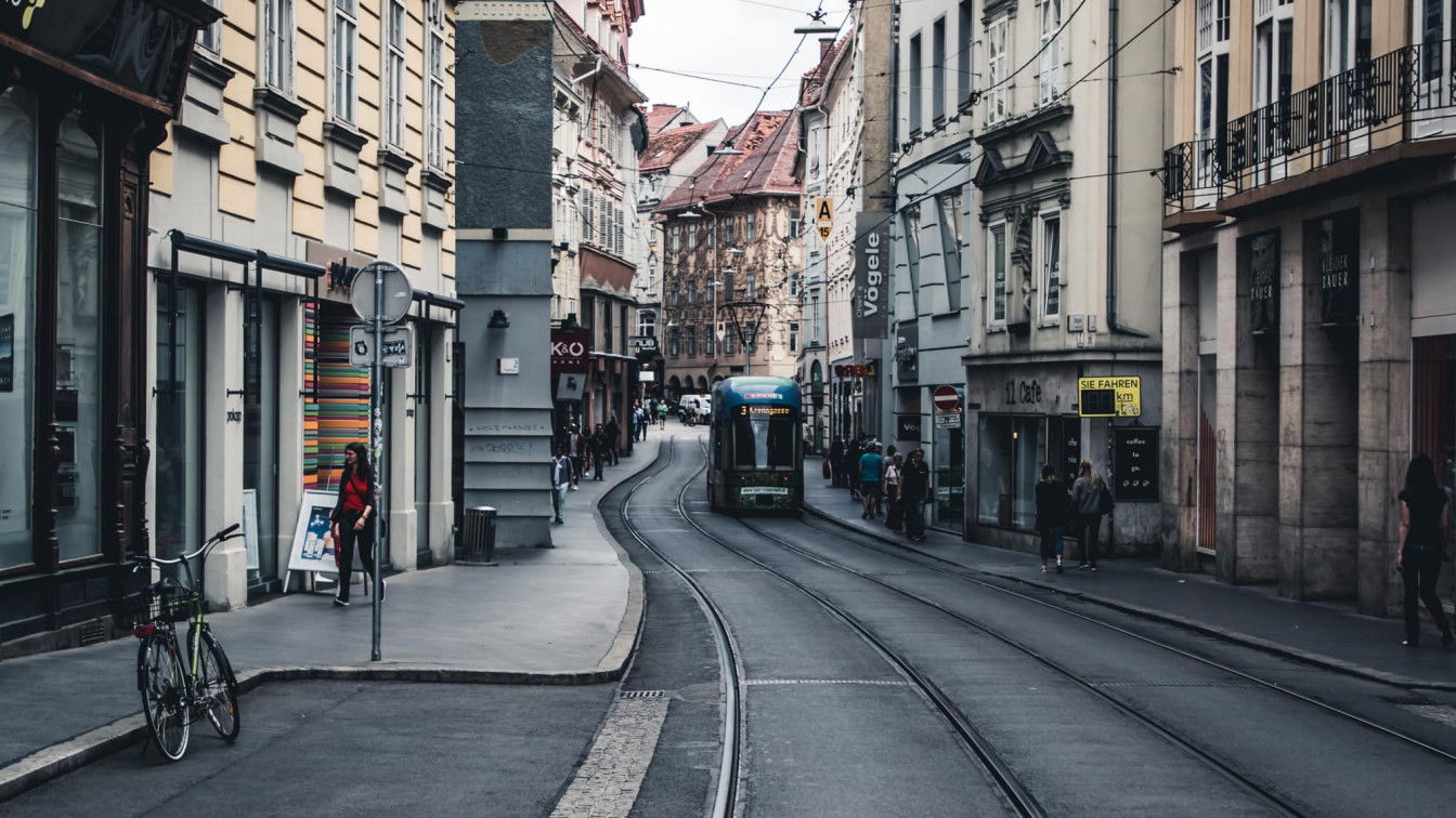 Photo by Thomas Q on Unsplash: https://unsplash.com/photos/svRWgmnYPlM Graz Dinge bleiben lassen