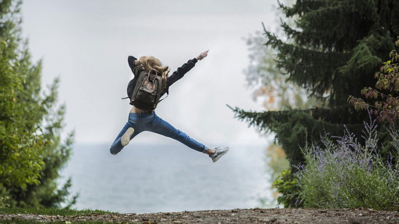 https://pixabay.com/de/photos/abenteuer-blonde-haare-erkunden-1868817/ Survival Guide Wandern
