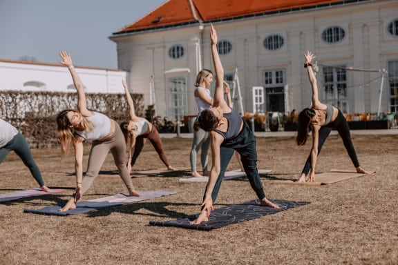 Yoga im Augarten