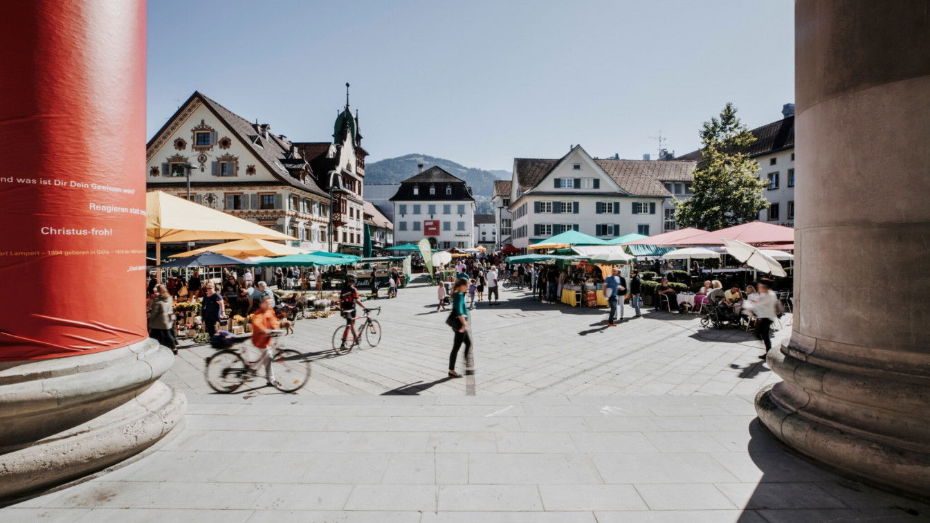 Blick auf den Dornbirner Wochenmarkt (c) Angela Lamprecht | Vorarlberg Tourismus Blick auf den Dornbirner Wochenmarkt
