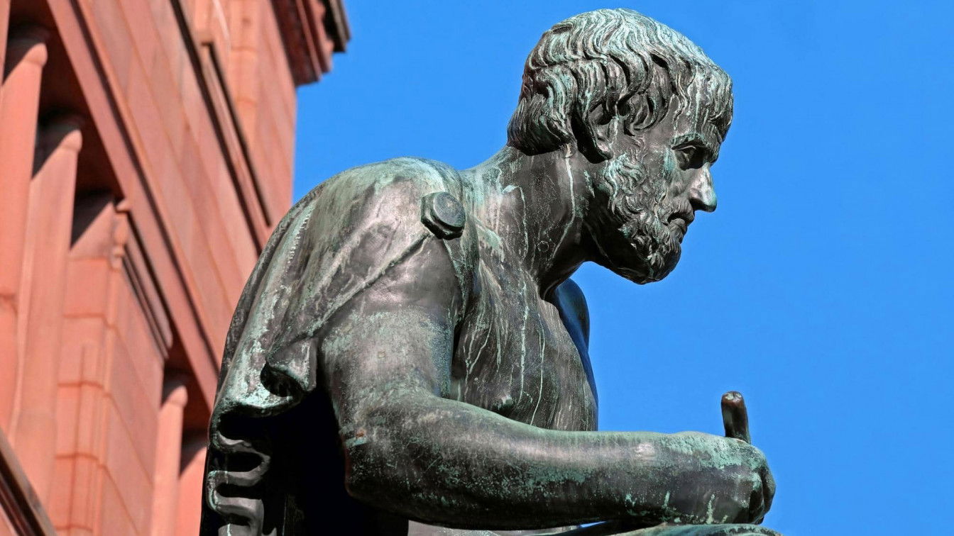 https://pixabay.com/de/photos/skulptur-bronze-figur-aristoteles-2298848/