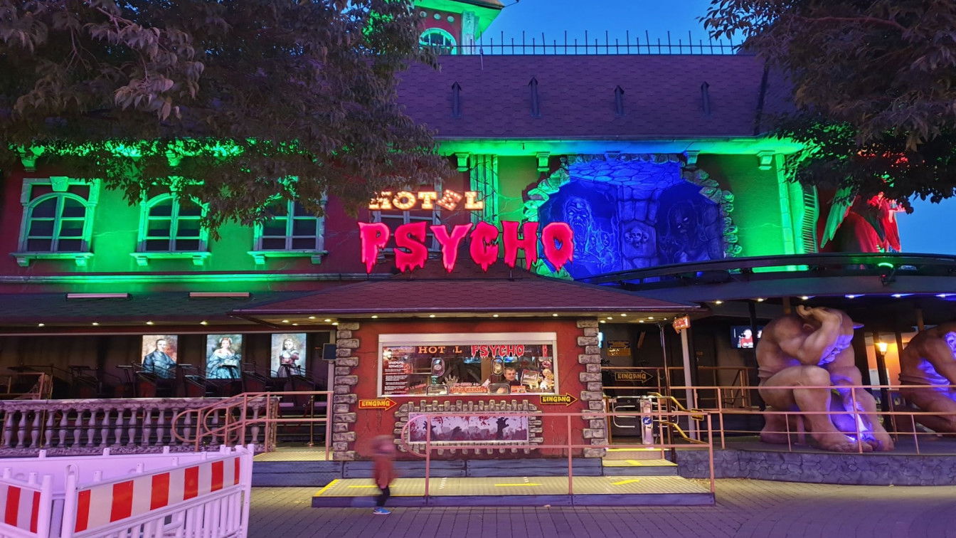 (c) Cornelius Ganter Geisterbahnen Wiener Prater Horror Hotel