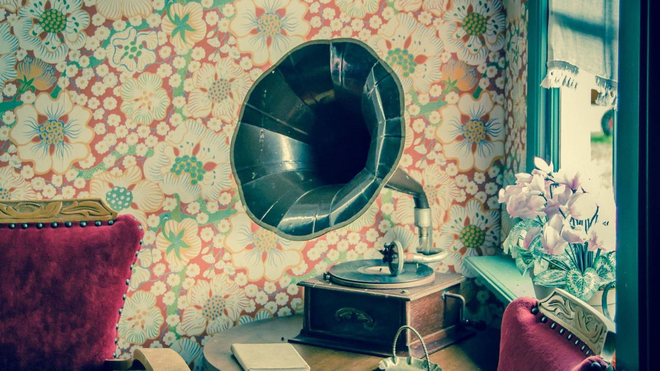 https://pixabay.com/de/photos/vinyl-datensatz-spieler-retro-2786526/ 1000things Spotify Playlist Jugend