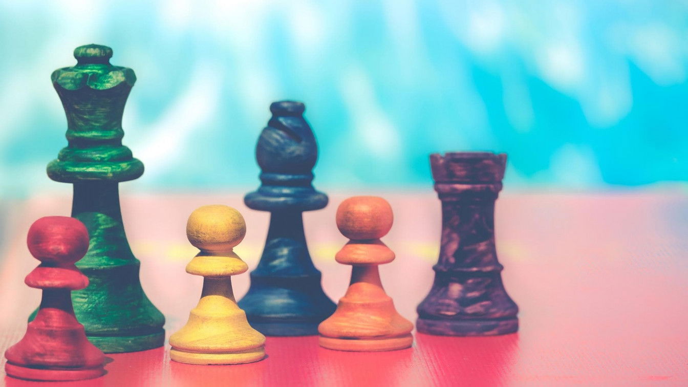 https://pixabay.com/de/photos/schachfiguren-schach-figuren-bunte-3467512/ Brettspiele Weihnachtszeit