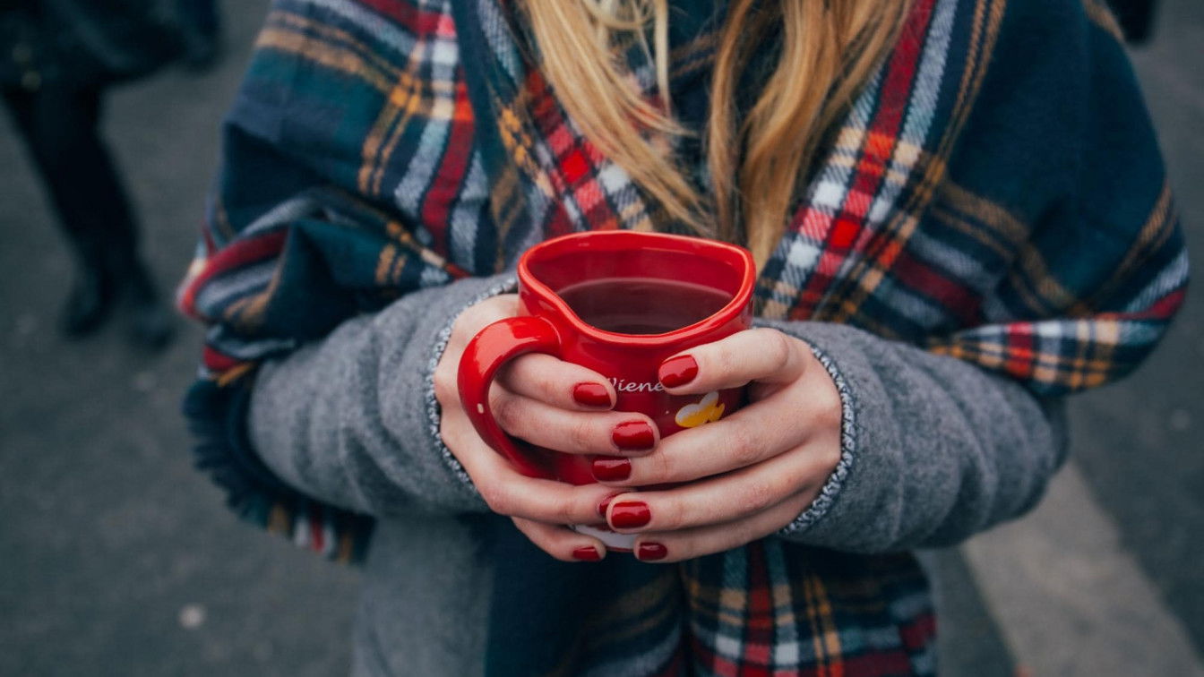 https://pixabay.com/de/photos/becher-pokal-kaffee-getr%C3%A4nke-plaid-1209194/ Singles Lockdown