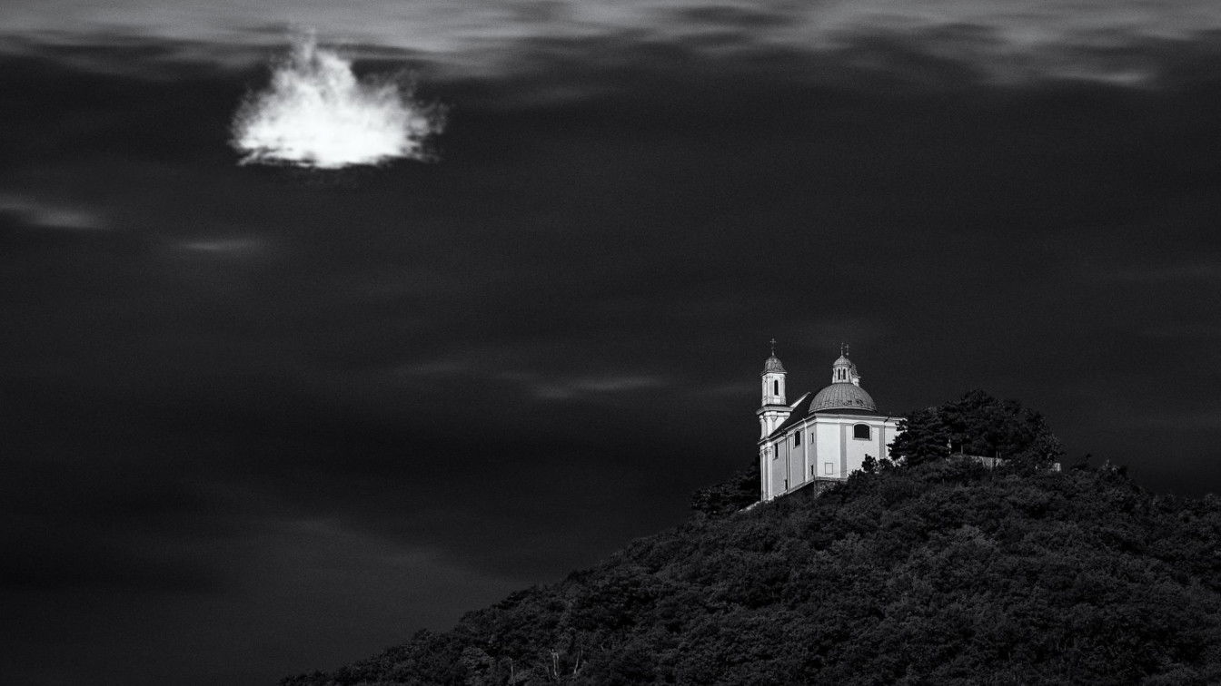 https://pixabay.com/de/photos/leopoldsberg-wien-geb%C3%A4ude-wolke-2059690/ Wien spukt