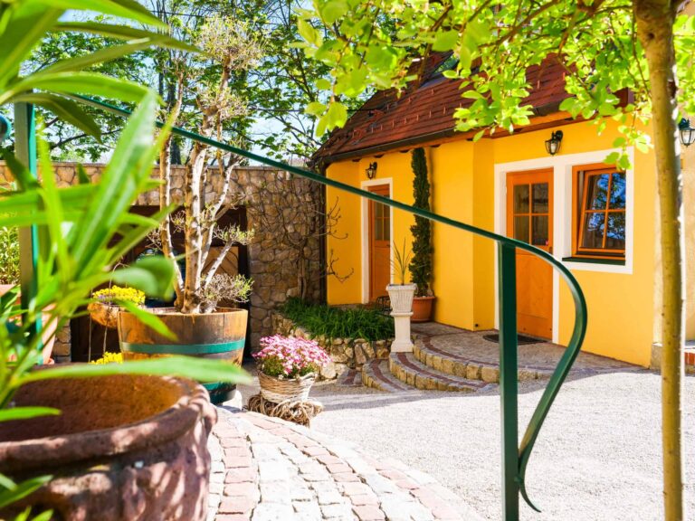 Weinwanderungen in Wien, 1230: Gastgarten Heuriger Edlmoser Wien