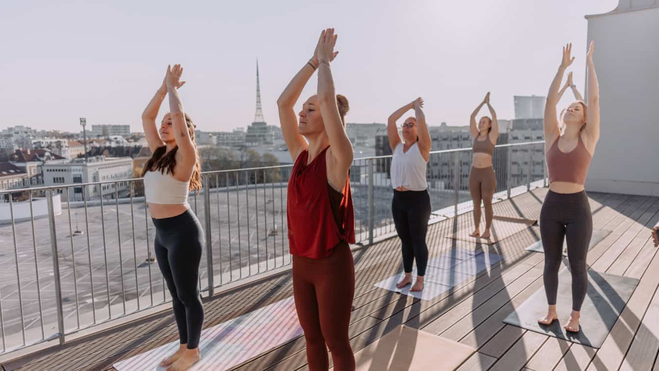 Rooftop Yoga im Hotel Superbude (c) The Wyld Thing Rooftop Yoga im Hotel Superbude (c) The Wyld Thing