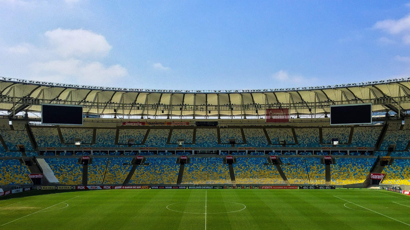 https://pixabay.com/de/photos/trib%c3%bcne-fu%c3%9fballplatz-stadion-feld-1867992/ Public Viewing