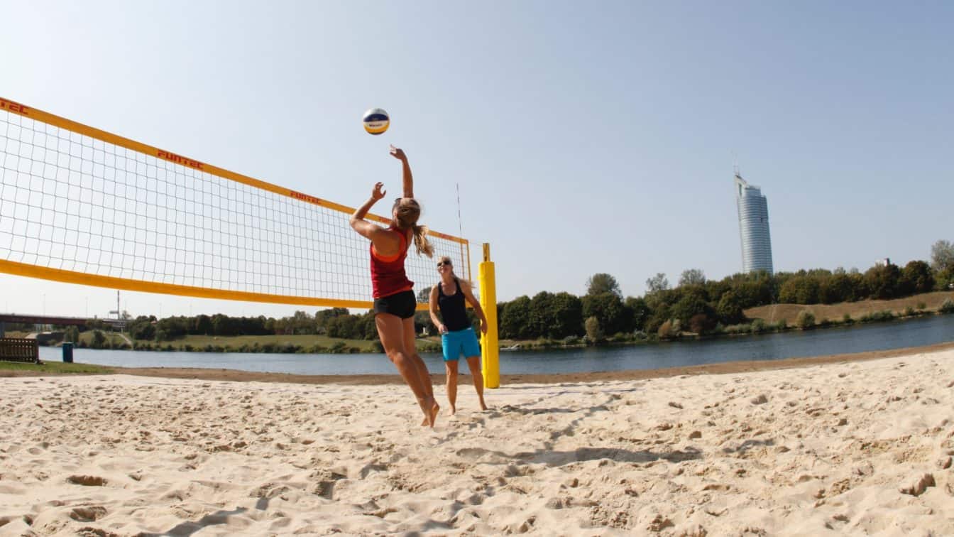 Der Beachvolleyball-Platz beim Familienbadestrand an der Neuen Donau. (c) MA45 | Franz Kalab Der Beachvolleyball-Platz beim Familienbadestrand an der Neuen Donau (c) MA45 | Franz Kalab