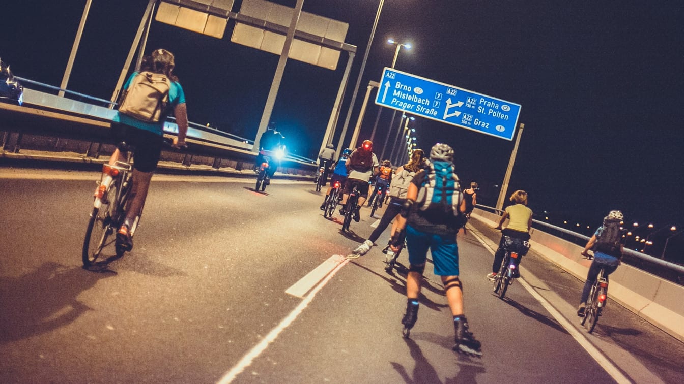 Friday Nightskating auf der Autobahn (c) Philipp Lipiarski / www.goodlifecrew.at Friday Nightskating auf der Autobahn (c) Philipp Lipiarski / www.goodlifecrew.at