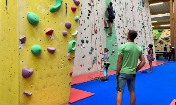 Kletter-Instruktor Max im Ferincamp Marswiese (c) Alissa Hacker | 1000things