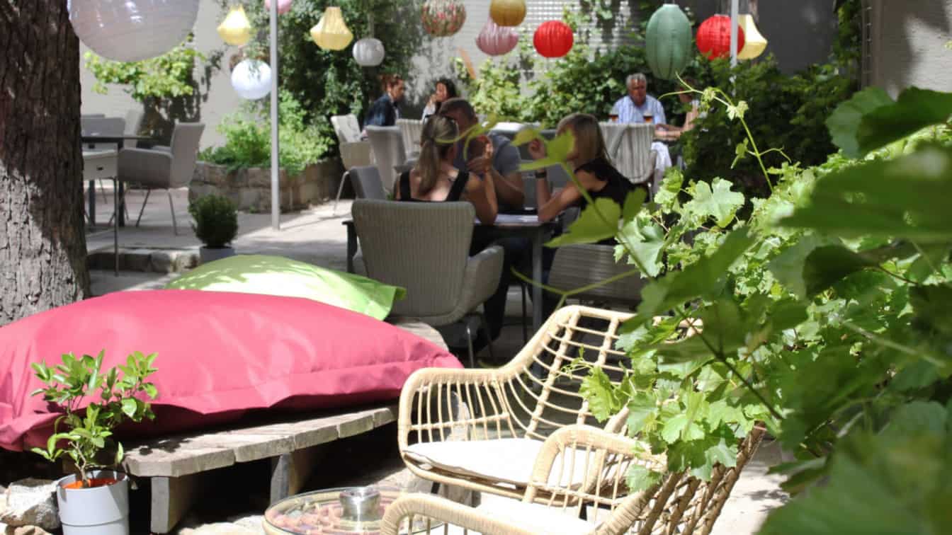 (c) LeBuesch LeBuesch Linz Gastgarten