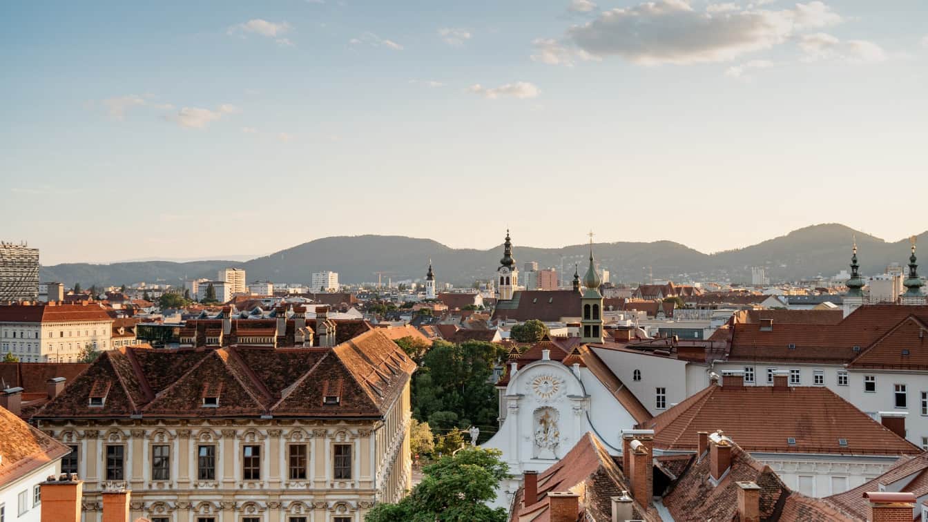 https://pixabay.com/de/photos/%c3%b6sterreich-graz-stadt-geb%c3%a4ude-6398889/ Graz