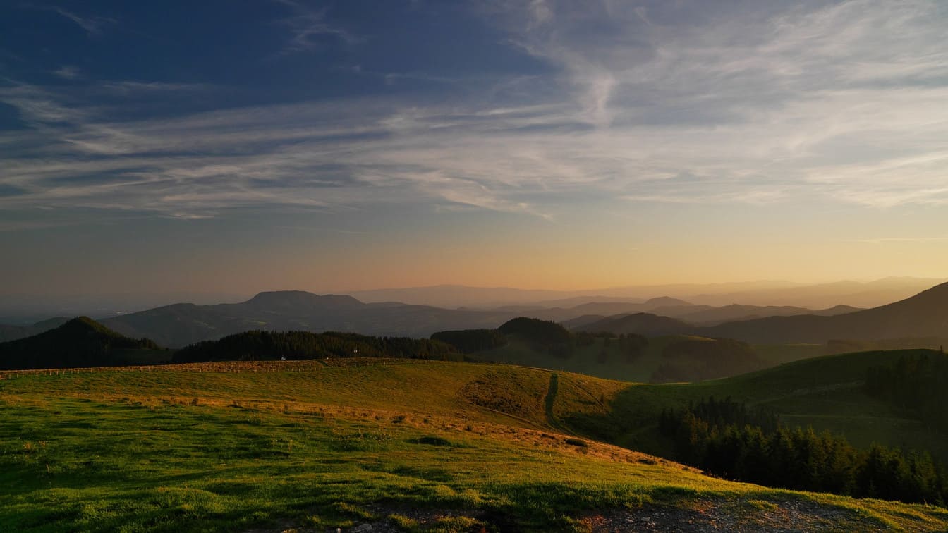 https://pixabay.com/de/photos/berge-sonnenuntergang-natur-5518107/ Wandern Steiermark