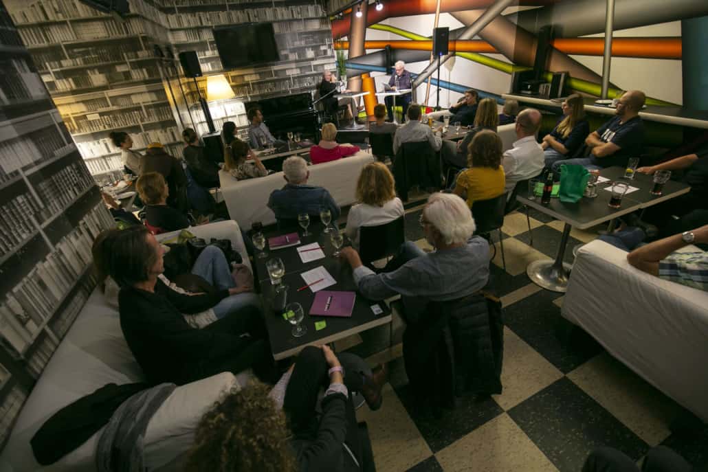 Eine Lesung im Rahmen der Kriminacht 2020 im Wiener Café´Korb (c) Bubu Dujmic Kriminacht Wien: Lesungen im Kaffeehaus