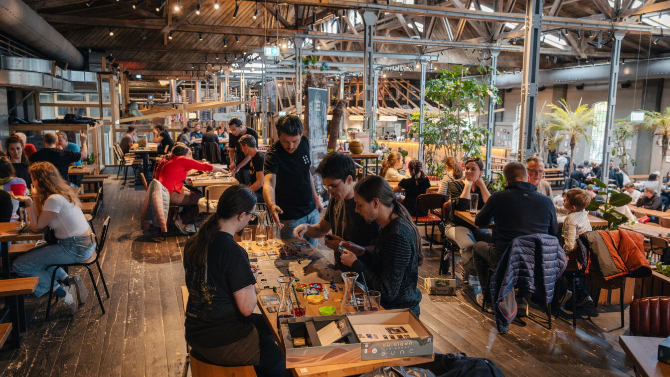 Brettspiele in Wien: Brettspielsonntag im Gleis//Garten, organisiert vom Verein Paradice