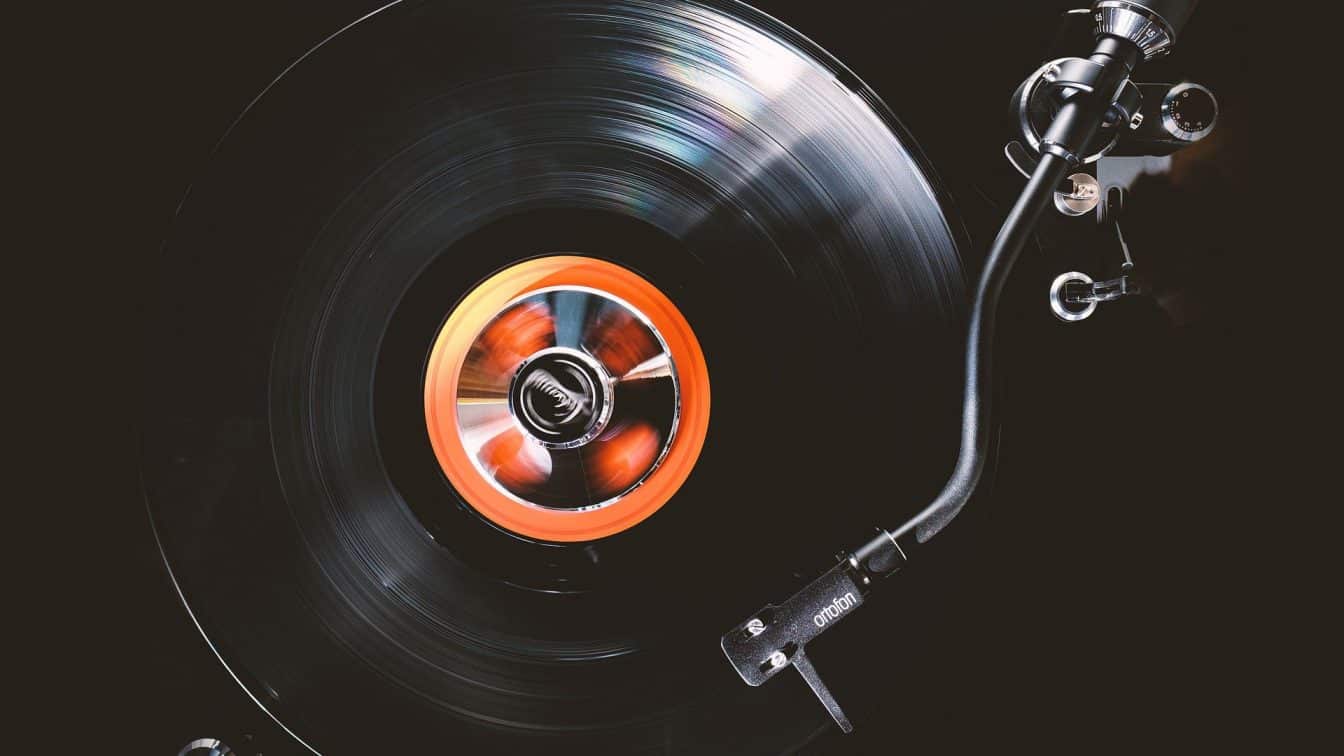 https://pixabay.com/de/photos/vinyl-platte-schallplatte-datensatz-4808792/ Plattenläden Wien