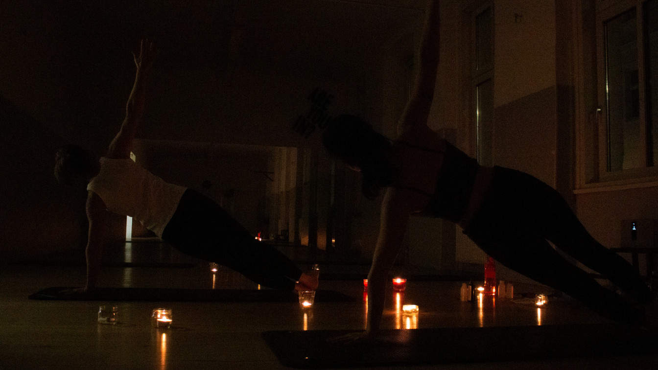 Candlelight Pilates bei In Good Shape (c) Alina Schneeberger Candlelight Pilates bei In Good Shape im 2. Bezirk (c) Alina Schneeberger