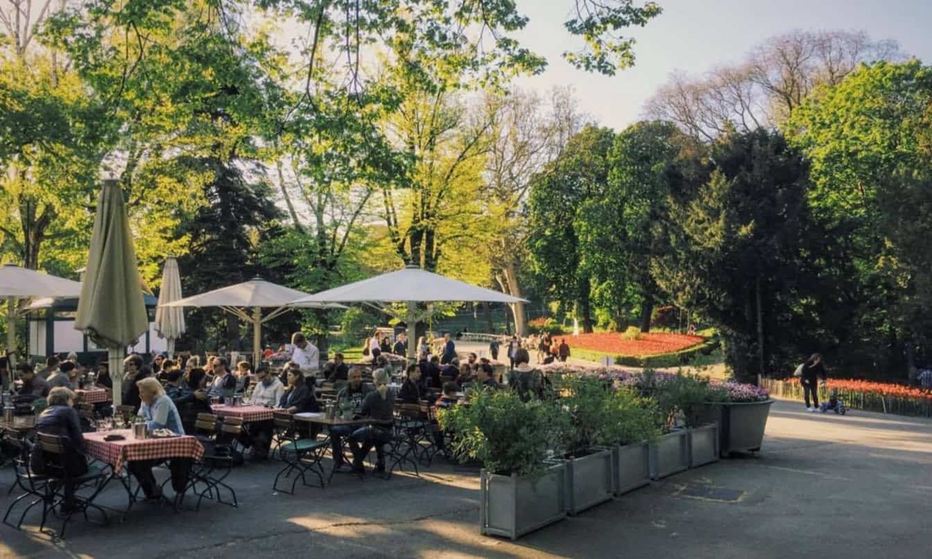 Die Meierei ist ein beliebtes Lokal im Türkenschanzpark im 18. Bezirk.