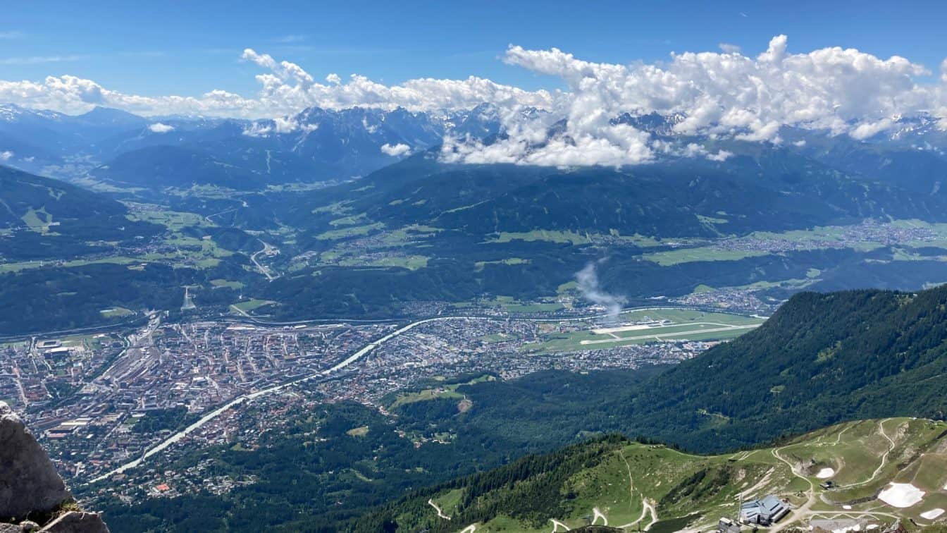 Der Ausblick auf Innsbruck von der Nordkette (c) Alissa Hacker | 1000things Der Ausblick auf Innsbruck von der Nordkette (c) Alissa Hacker | 1000things