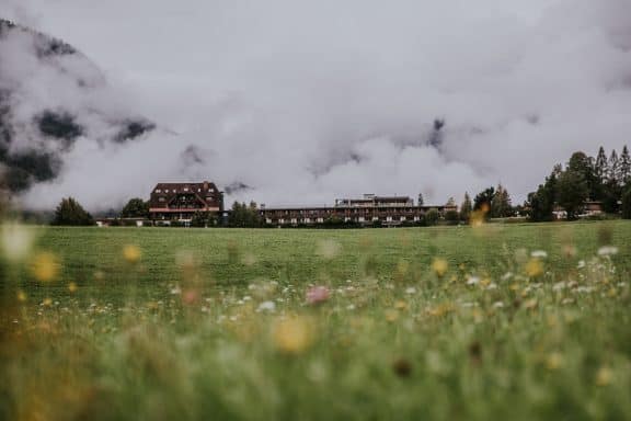 DIE WASNERIN Außenansicht Blick vom Golfplatz