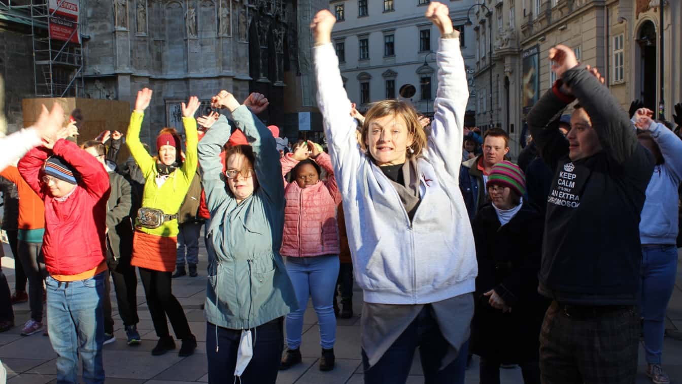Tanz-Flashmob am Welt-Down-Syndrom-Tag am Stephansplatz (c) Theresa-Marie Stütz | andererseits Tanz-Flashmob am Welt-Down-Syndrom-Tag am Stephansplatz (c) Theresa-Marie Stütz | andererseits