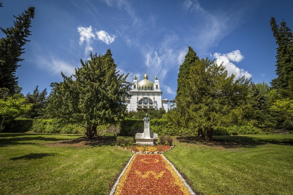 Ruhiges Ausflugsziel in Wien rund um den ESC: Otto-Wagner-Kirche bei den Steinhofgründen in Wien, 1140