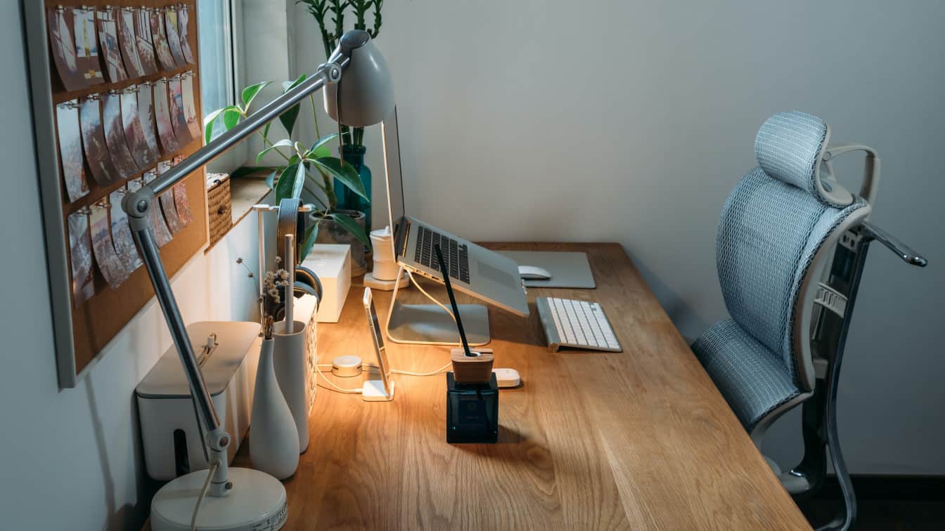 https://unsplash.com/photos/U6EXlQCZ938 Arbeitsplatz