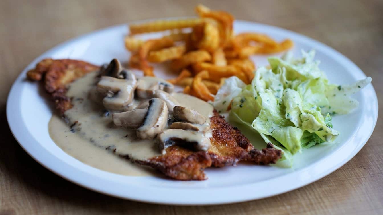 https://pixabay.com/de/photos/schnitzel-goldbraun-j%c3%a4gerso%c3%9fe-salat-4781034/ Liebesbeweise Österreich