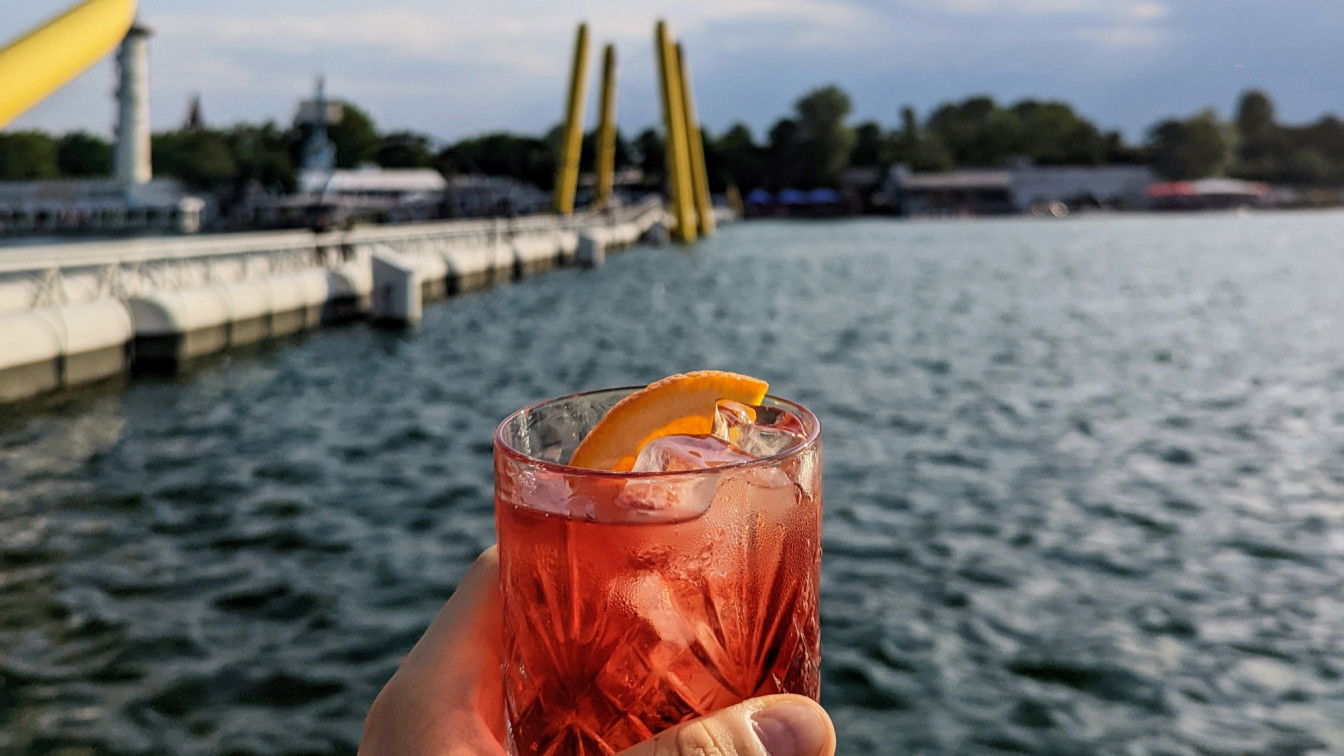 (c) Michael Simmer | 1000things Copa Beach Wien Sommer Negroni