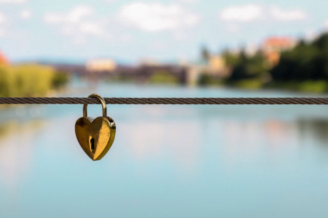 Liebesbeweise Österreich Herz Brücke