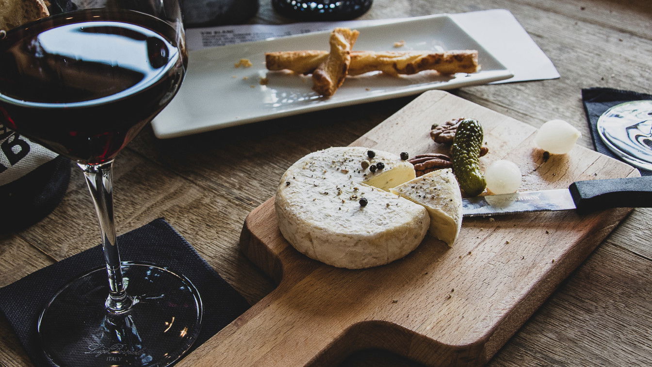 (c) Unsplash | Camille Brodard Käse Geschäfte Wien