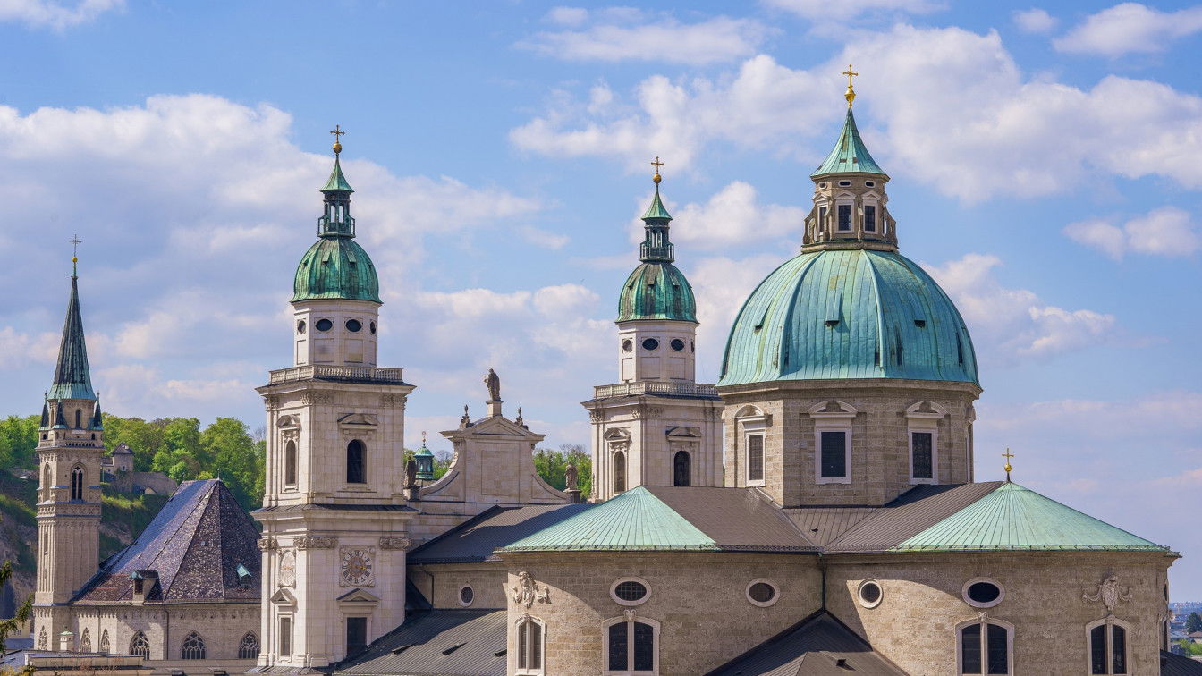 https://pixabay.com/de/photos/kathedrale-dom-zu-salzburg-salzburg-7175497/ Salzburg