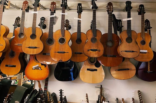 Gold'n'Guitars