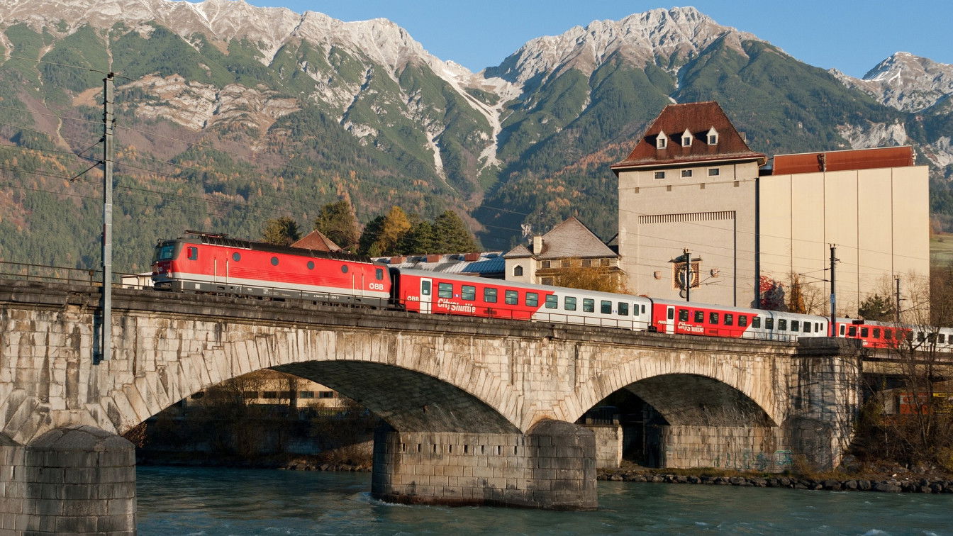 (c) Pixabay Österreich Zug Berge