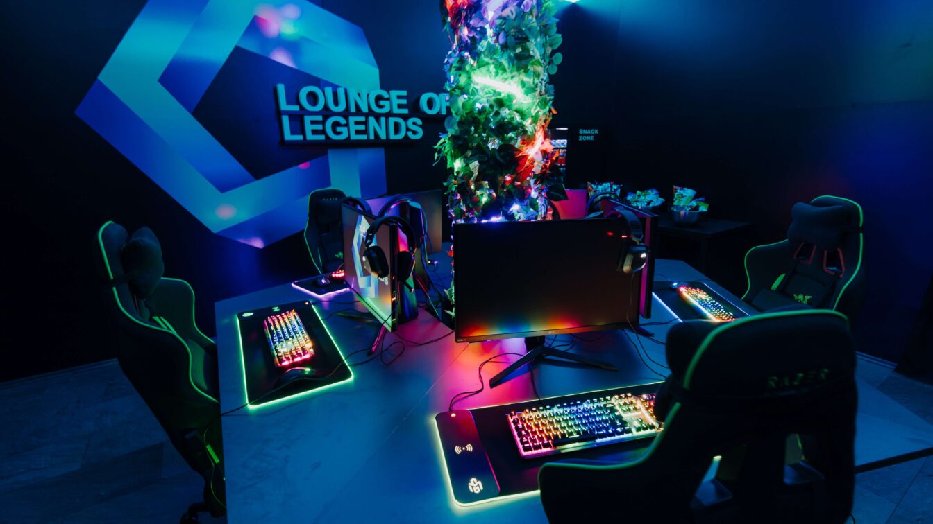 (c) byclarissa.at | Lounge of Legends Gaming-PCs in der Lounge of Legens in Wien