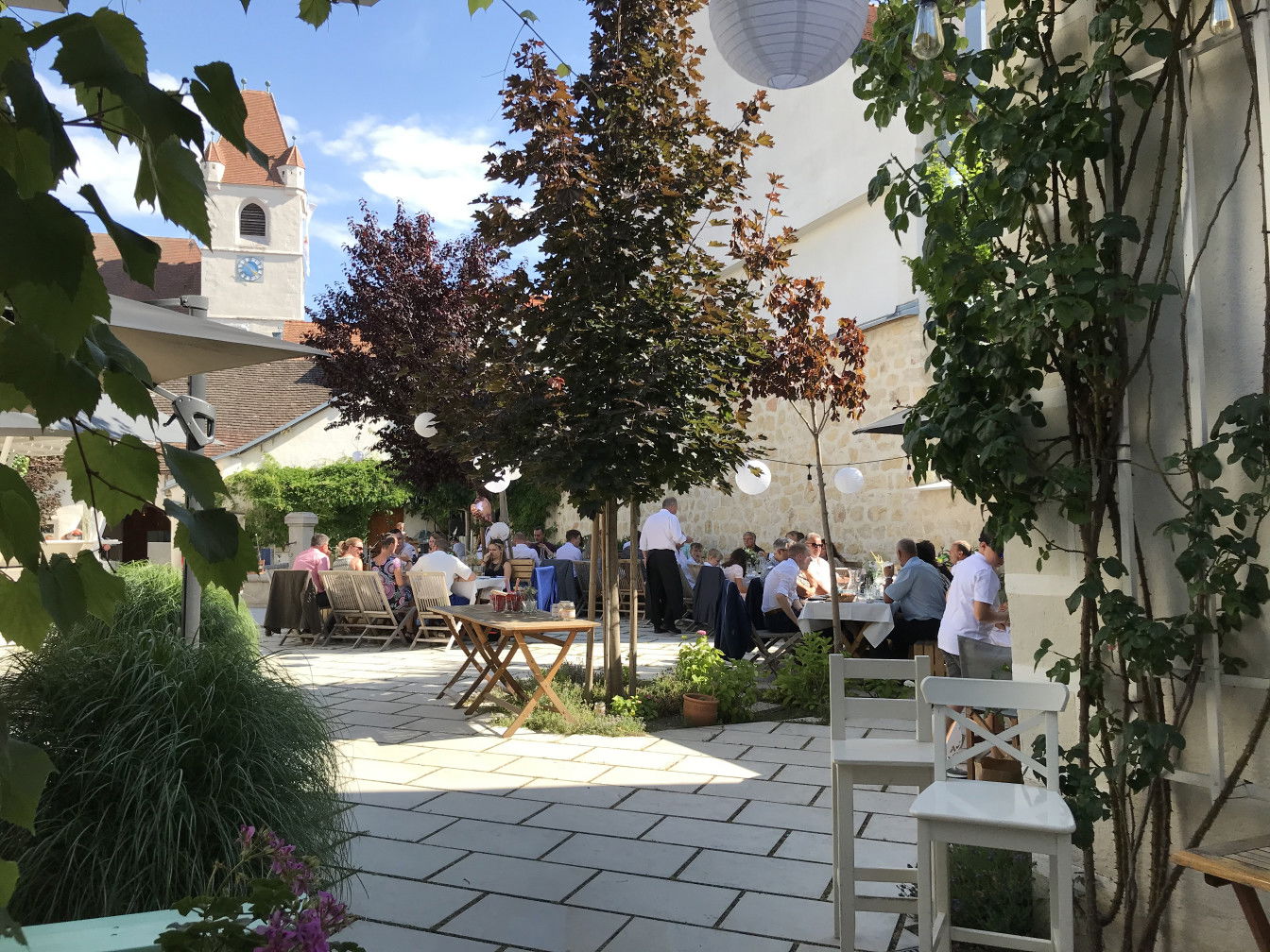 Weinschwein Eisenstadt Gastgarten