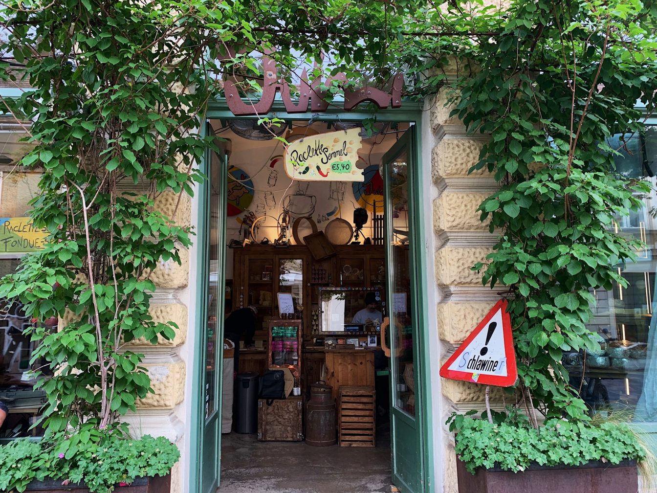 der Eingangsbereich im Geschäft von Jumi Käse in Wien