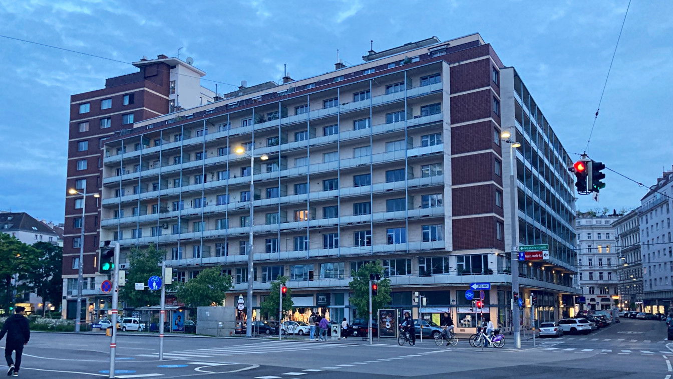 (c) 1000things Schirche Orte im 1. Bezirk