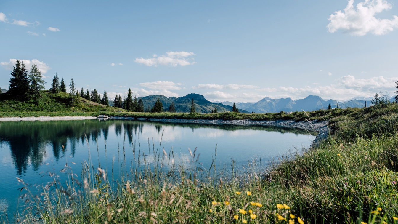 St. Johann in Salzburg: wunderschöne Naturlandschaften rund um eine süße, kleine Stadt (c) JOsalzburg | Chris Perkles wandern st. johann see