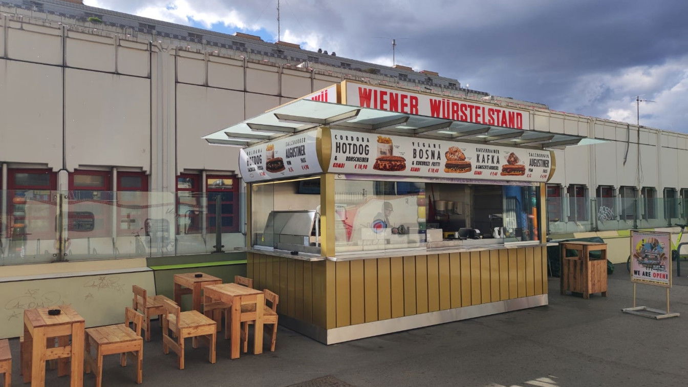 (c) Wiener Würstelstand Wiener Würstelstand