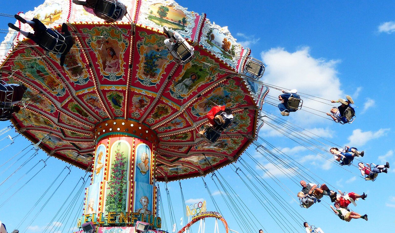 (c) Pixabay Karussell Jahrmarkt