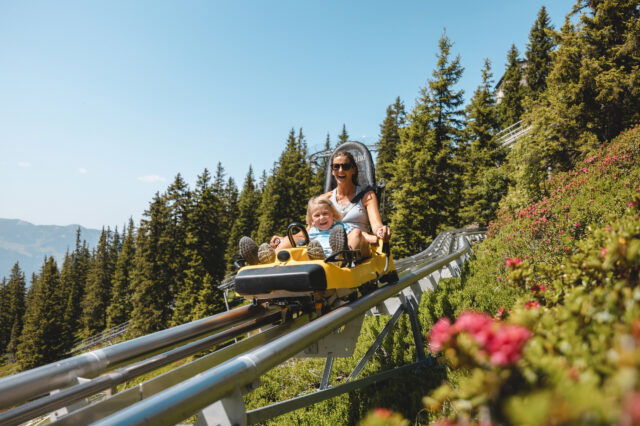 Lauser Sauser Alpine Coaster Mutter mit Sohn Sommer Alpbach