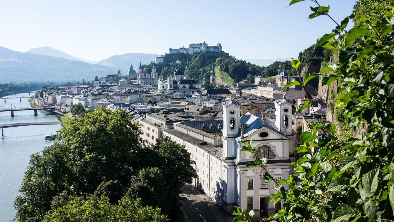 (c) Pixabay Mönchsberg Salzburg